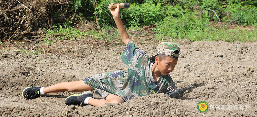 单兵卧姿掩体埋雷农耕体验与大地之约