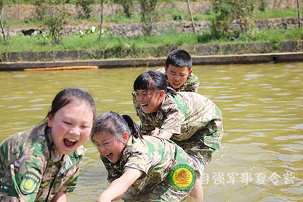 水上拔河